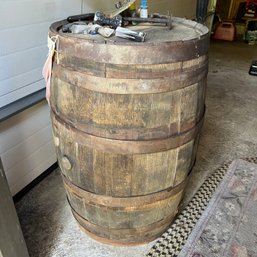 Large Wooden Barrel (garage 2)