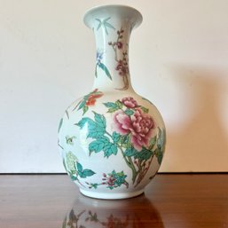 Vintage Chinese Porcelain Vase (DR)