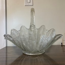 Lovely Vintage LE Smith Glass Feather Basket (bsmt)
