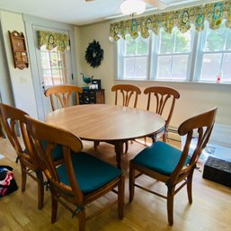 Dining Room Table With 6 Nichols & Stone Chairs Surface Wear Noted (Kitchen)