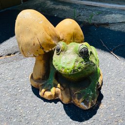 Cute Vintage Ceramic Garden Frog And Mushrooms Decor (Barn3)