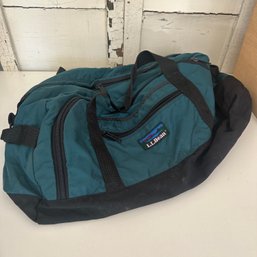 Vintage Medium L.L. Bean Duffle Bag (KB)