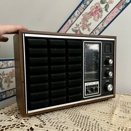 Vintage GENERAL ELECTRIC Tabletop Radio (BR2)