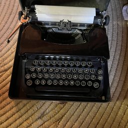 Vintage Corona Standard Typewriter In Case (mid-basement)