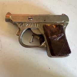 Vintage Captain Toy Gun (dR)