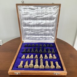 Vintage Carved Stone Chess Set In Case Made In India (Porch)