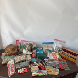 Vintage Sewing And Quilting Items (NK)
