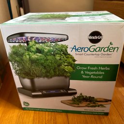 New In Box Miracle Grow Aero Garden Countertop Garden (BR1)