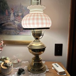 Cute Pink Gingham Vintage Glass Hurricane Lamp (BR1)