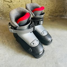 Youth Ski Boots (Garage)