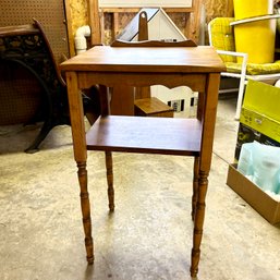 Small Wooden Side Table Plant Stand Vintage (GarageMB12)