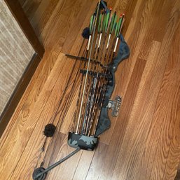 Browning Compound Bow With 4 Field Tip, 4 Broadhead Tip Arrows,  Wrist Straps (MB)