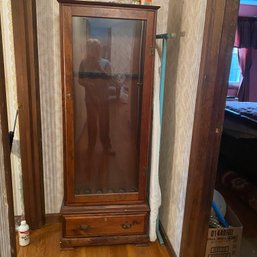 Vintage Wooden 6 Gun Cabinet With Glass Door, Bottom Drawer & Key (hallway)