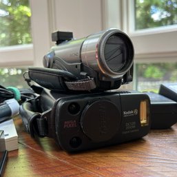 Pair Of Canon And Kodak Video Cameras (FR)