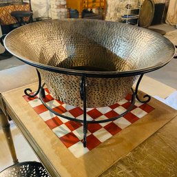 Large Hammered Metal Bowl With Stand (SA6)