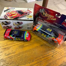 Nascar Metal Model Kit, And Pair Of Race Cars Including Winners Circle For Kids (BSMT)