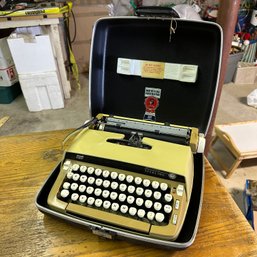 Vintage Smith Corona Typewriter In Case (BSMT)