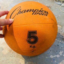 Champion Sports 5 Kg/11.02 Lb. Medicine Ball (*62374*) - (Garage)