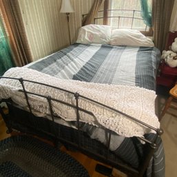 Queen Black Metal Bed Frame Plus Bed Linens (B1)