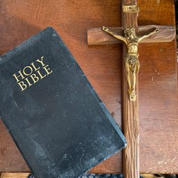 Soft Covered King James Bible & Crucifix (B1)