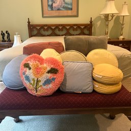 Lovely Vintage Throw Pillow Lot (BR)