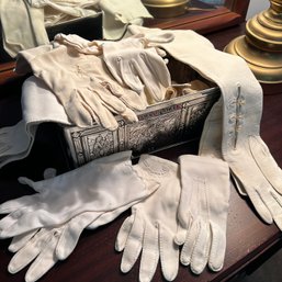 Large Lot Of Vintage Ladies White Gloves (UpBed)