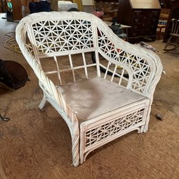 Vintage Large Wide Wicker Chair (Barn UP)