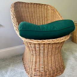 Vintage Wicker Chair With Cushion (bed2)