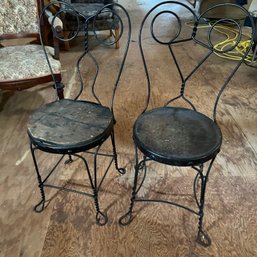 Cute Pair Of Vintage Metal Chairs (Barn UP)