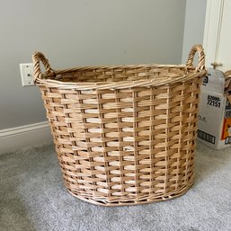 Large Wicker Laundry Basket (Bed2)