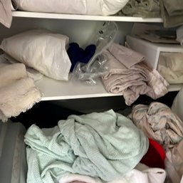 Closet Lot: Mixed Bedding (Bed2)