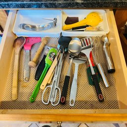 Drawer Lot: Assorted Cooking Utensils