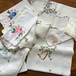 Small Vintage Linens Lot (DR)