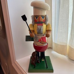 Vintage Erzgebirge Midwest Ore Mountain Collection Grilling Nutcracker Chef With Dog (Master Bedroom)