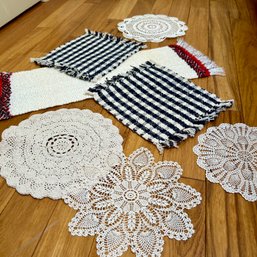 Mixed Lot Of Vintage Lace Doilies And More (bed1)