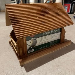 Brand New Birdhouse Feeder (Basement)