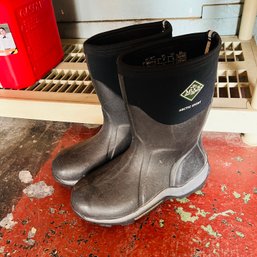 Muck Boots Men's Size 7 Or Women's Size 8 (Garage)