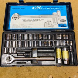 Test Rite Ratchet/Socket Set With Carrying Case (Barn Downstairs)