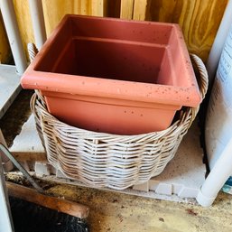 Basket And Plastic Pot (Shed)
