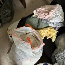 Several Bags Of Women's Clothing, Plus Shoes (BR1)