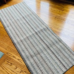 Long Entry Way Rug In Nice Condition (Living Room)