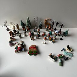 Assorted Christmas Village People/Figurines  (Gazebo)