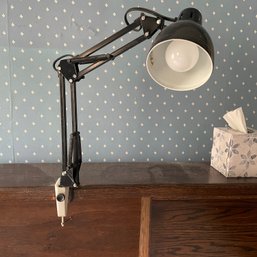 Swing Arm Desk Lamp With Clamp Base (LL Bed)