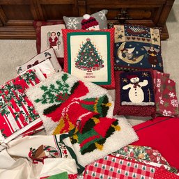 Vintage Christmas Linens Lot! Inc Pillows, Placemats, Apron, Etc