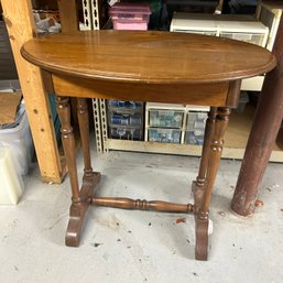 Vintage Oval Wooden Side Table (bsmt)