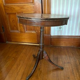 Antique Round Pedestal Side Table - Needs Repairs (b1)