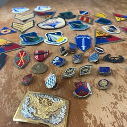 Military Badges & Pins (BR)