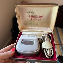 Vintage REMINGTON ROLLECTRIC Electric Shaver In Case (MB)