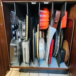 Cabinet Lot: Baking Pans (Kitchen)