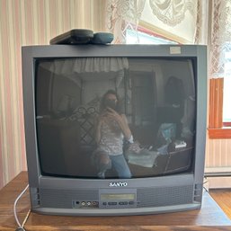 SANYO TV With Remotes (B1)